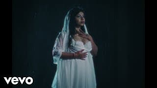 Still from the video for “Repitiendo Promesas” by Candu Domínguez