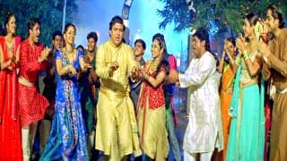 Still from the video for “Aayi Hai Diwali Suno Ji Gharwali” by Udit Narayan, Alka Yagnik, Kumar Sanu, Shaan, Ketki Dave, Sneha Pant